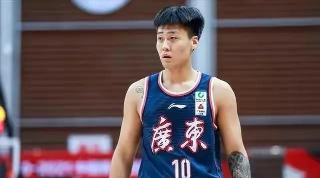 美女张开大腿给男生捅